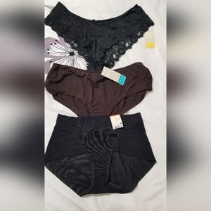 NWT 3 undies size M